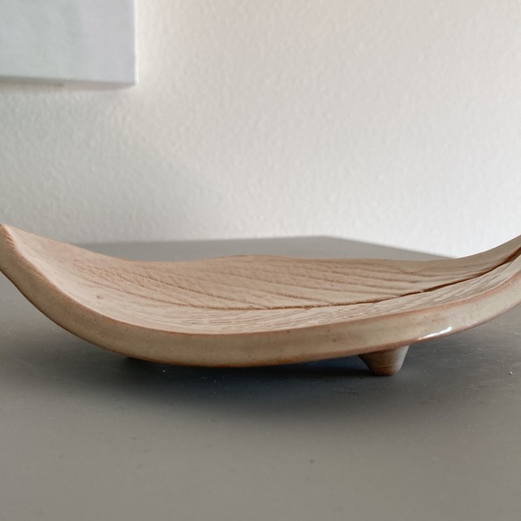 Leaf Imprint Art Dish Studio Pottery Curved Plate with Feet Signed Soap Dish - Picture 7 of 13